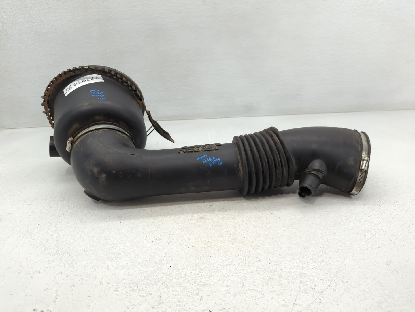 2000 Ford Excursion Air Cleaner Intake Duct Hose Tube - Oemusedautoparts1.com