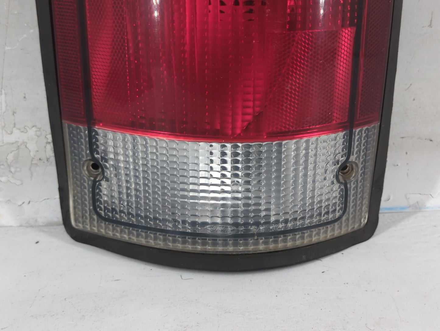 2000-2005 Ford Excursion Tail Light Assembly Passenger Right OEM Fits Fits 1995 1996 1997 1998 1999 2000 2001 2002 2003 2004