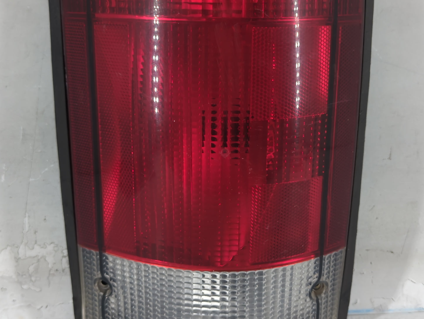 2000-2005 Ford Excursion Tail Light Assembly Passenger Right OEM Fits Fits 1995 1996 1997 1998 1999 2000 2001 2002 2003 2004