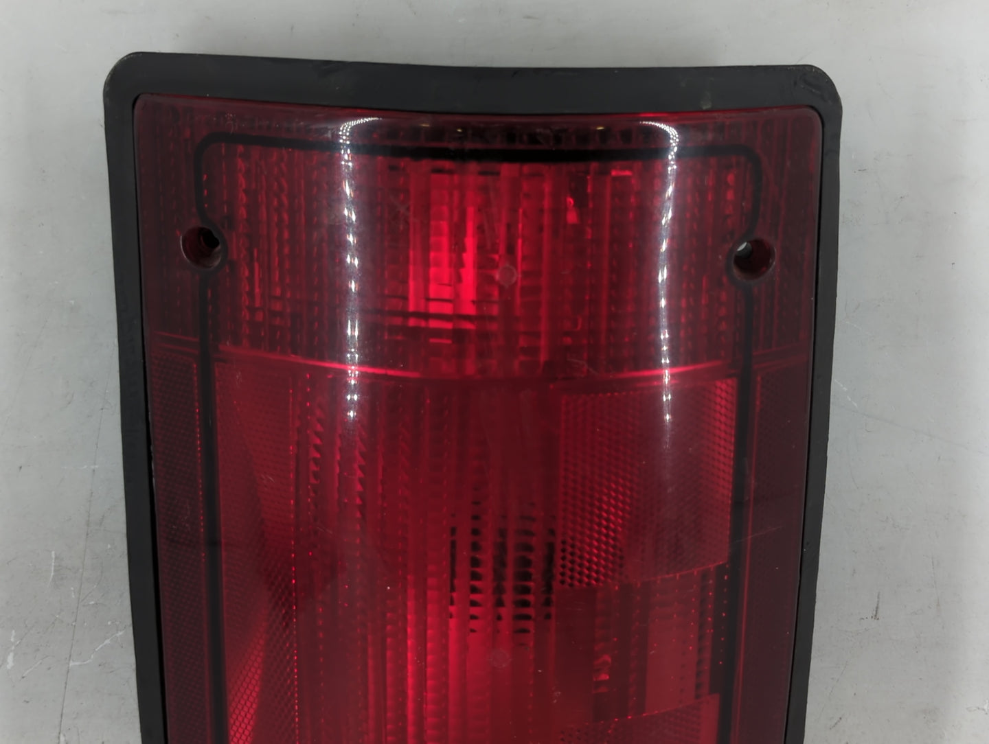 2000-2005 Ford Excursion Tail Light Assembly Passenger Right OEM Fits Fits 1995 1996 1997 1998 1999 2000 2001 2002 2003 2004