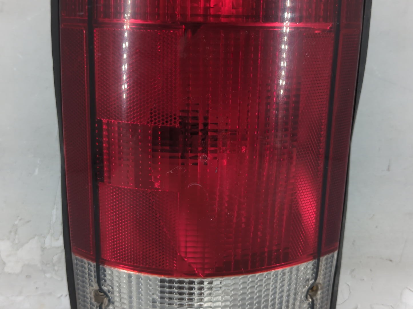 2000 Ford Excursion Tail Light Assembly Driver Left OEM Fits Fits 1995 1996 1997 1998 1999 2001 2002 2003 2004 OEM Used Auto