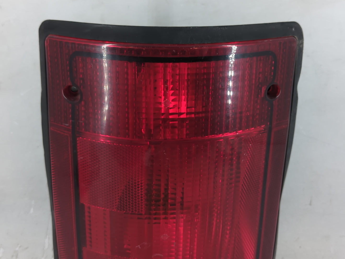2000 Ford Excursion Tail Light Assembly Driver Left OEM Fits Fits 1995 1996 1997 1998 1999 2001 2002 2003 2004 OEM Used Auto