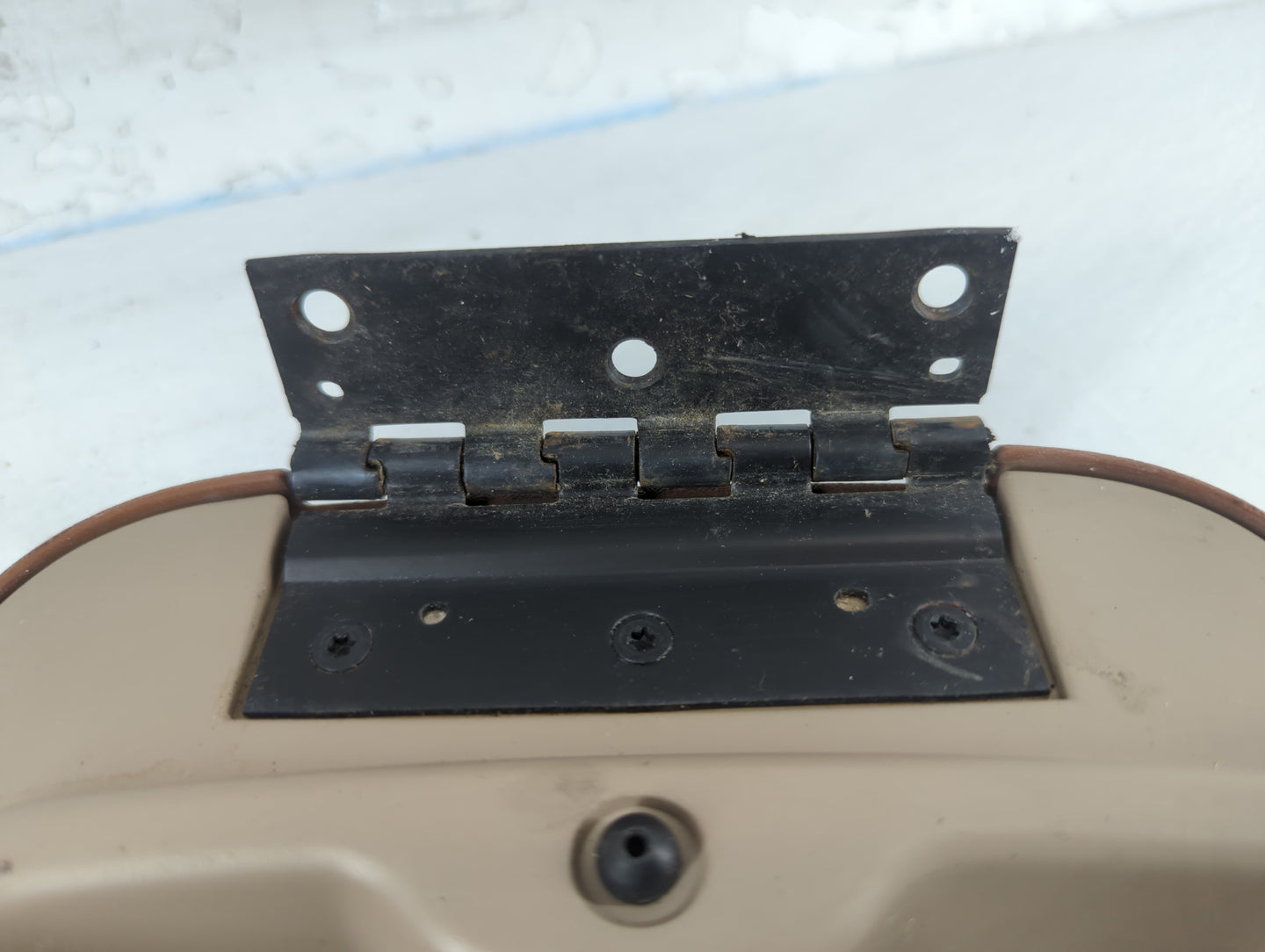 2000-2001 Ford Excursion Center Console Armrest Cover Lid Fits Fits 2000 2001 OEM Used Auto Parts - Oemusedautoparts1.com
