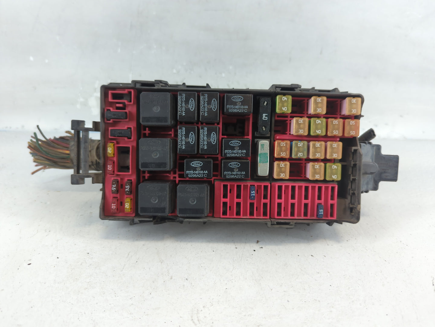 2000 Ford Excursion Fusebox Fuse Box Panel Relay Module P/N:XF2T-14A003-AA Fits OEM Used Auto Parts - Oemusedautoparts1.com