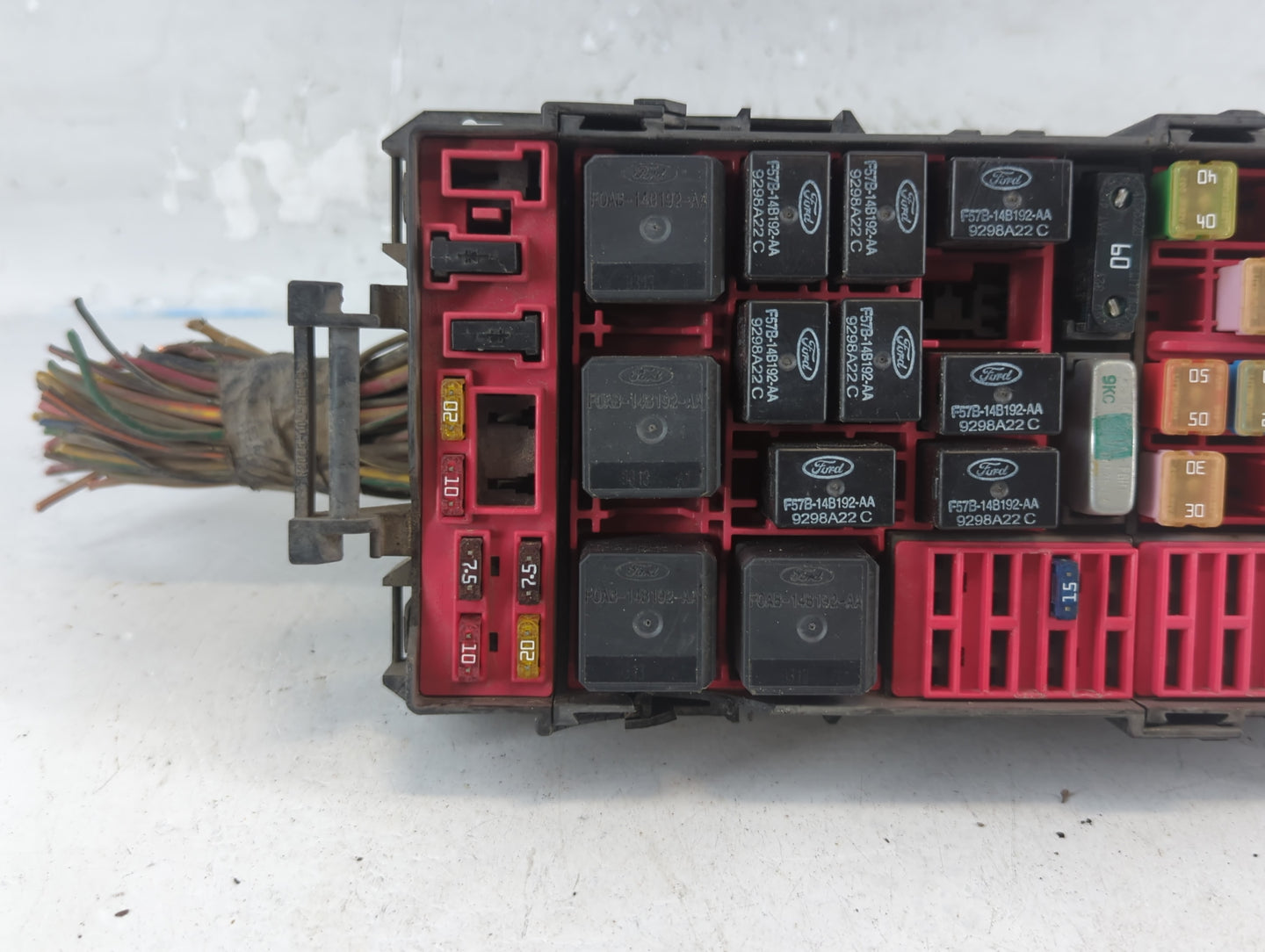 2000 Ford Excursion Fusebox Fuse Box Panel Relay Module P/N:XF2T-14A003-AA Fits OEM Used Auto Parts - Oemusedautoparts1.com