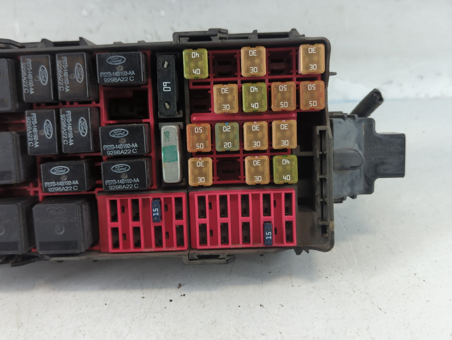 2000 Ford Excursion Fusebox Fuse Box Panel Relay Module P/N:XF2T-14A003-AA Fits OEM Used Auto Parts - Oemusedautoparts1.com