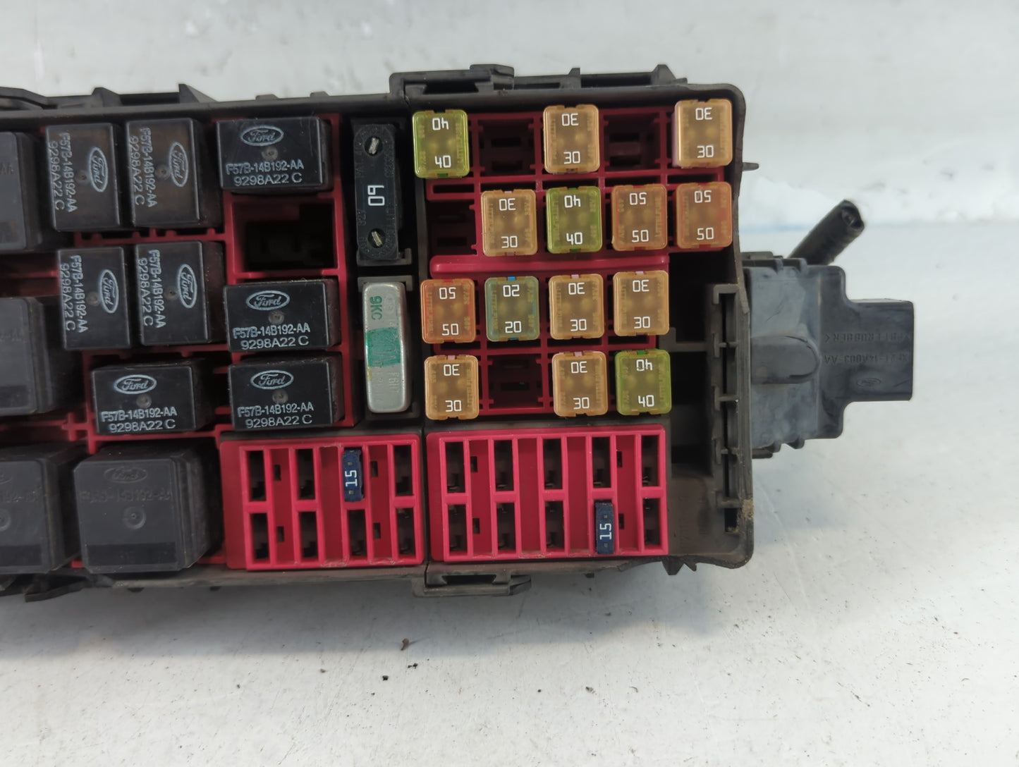 2000 Ford Excursion Fusebox Fuse Box Panel Relay Module P/N:XF2T-14A003-AA Fits OEM Used Auto Parts - Oemusedautoparts1.com