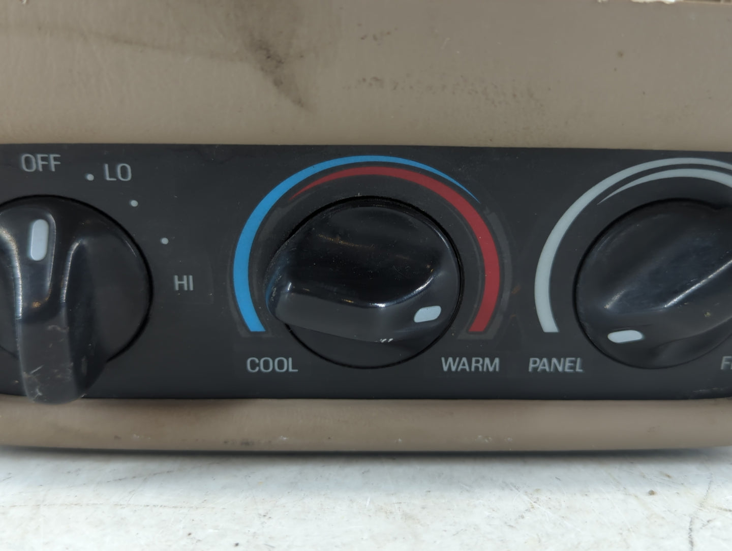 2000-2005 Ford Excursion Climate Control Module Temperature AC/Heater Replacement P/N:YC3H 19E764 BA Fits OEM Used Auto Part