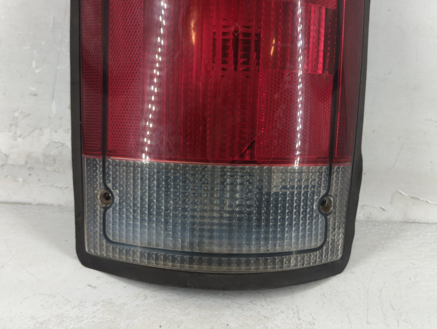 2000-2005 Ford Excursion Tail Light Assembly Passenger Right OEM P/N:F7UB-13440-AA Fits OEM Used Auto Parts - Oemusedautopar