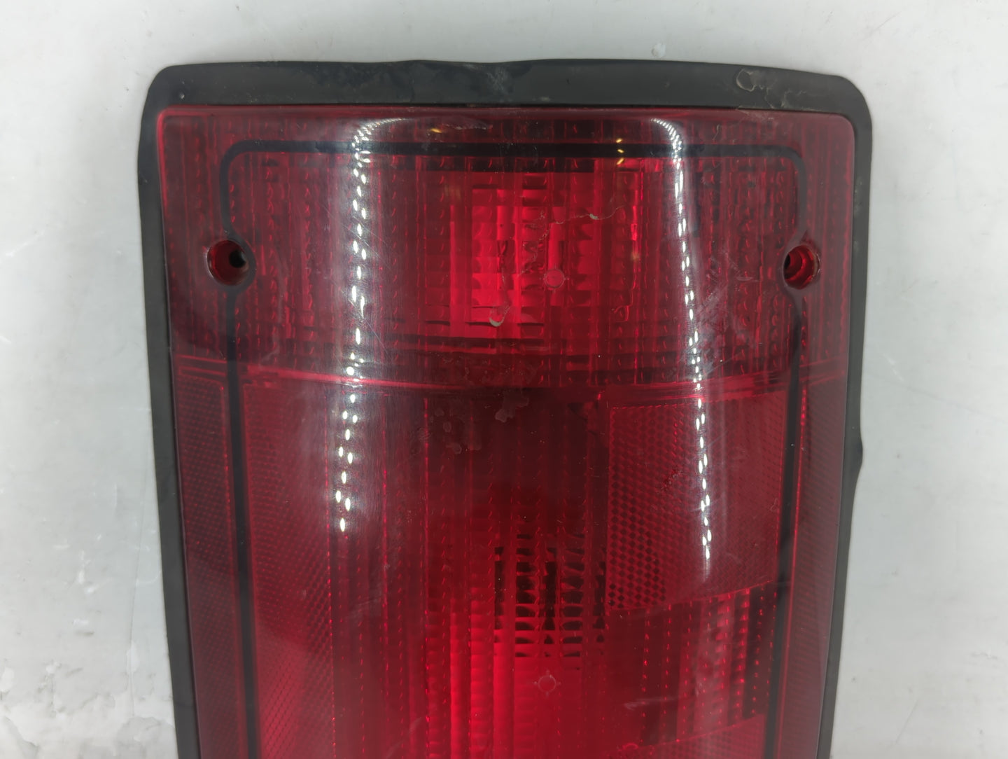 2000-2005 Ford Excursion Tail Light Assembly Passenger Right OEM P/N:F7UB-13440-AA Fits OEM Used Auto Parts - Oemusedautopar