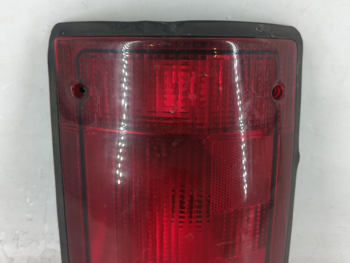 2000-2005 Ford Excursion Tail Light Assembly Passenger Right OEM P/N:F7UB-13440-AA Fits OEM Used Auto Parts - Oemusedautopar