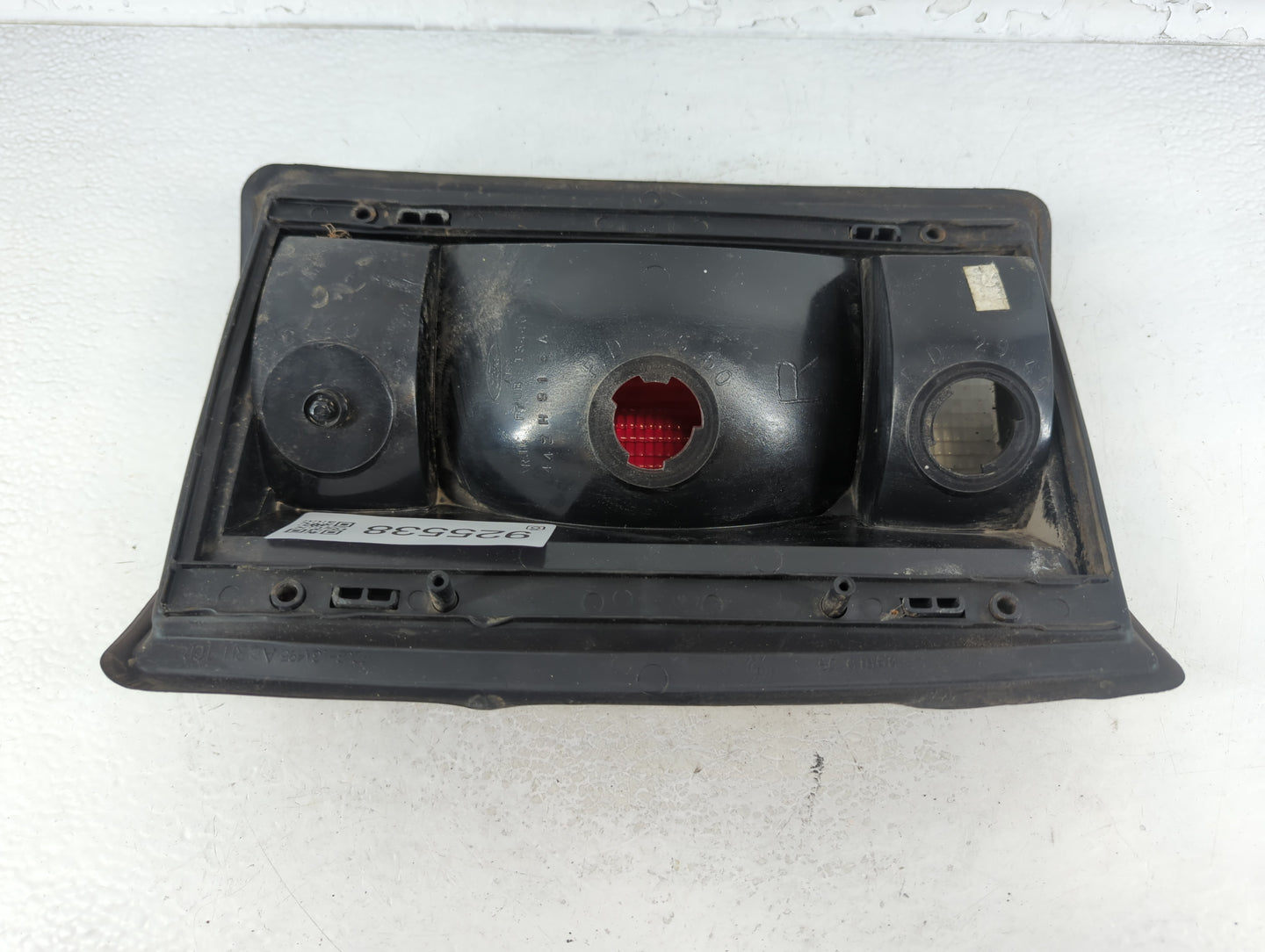 2000-2005 Ford Excursion Tail Light Assembly Passenger Right OEM P/N:F7UB-13440-AA Fits OEM Used Auto Parts - Oemusedautopar