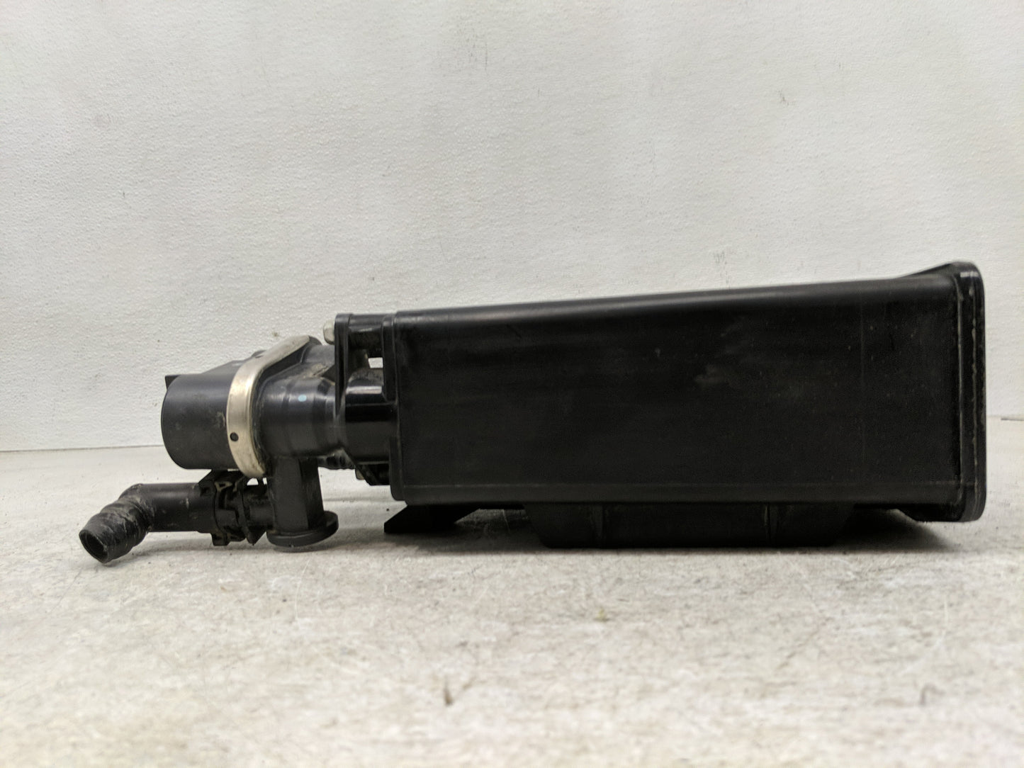 2000 Ford Expedition Fuel Vapor Charcoal Canister - Oemusedautoparts1.com