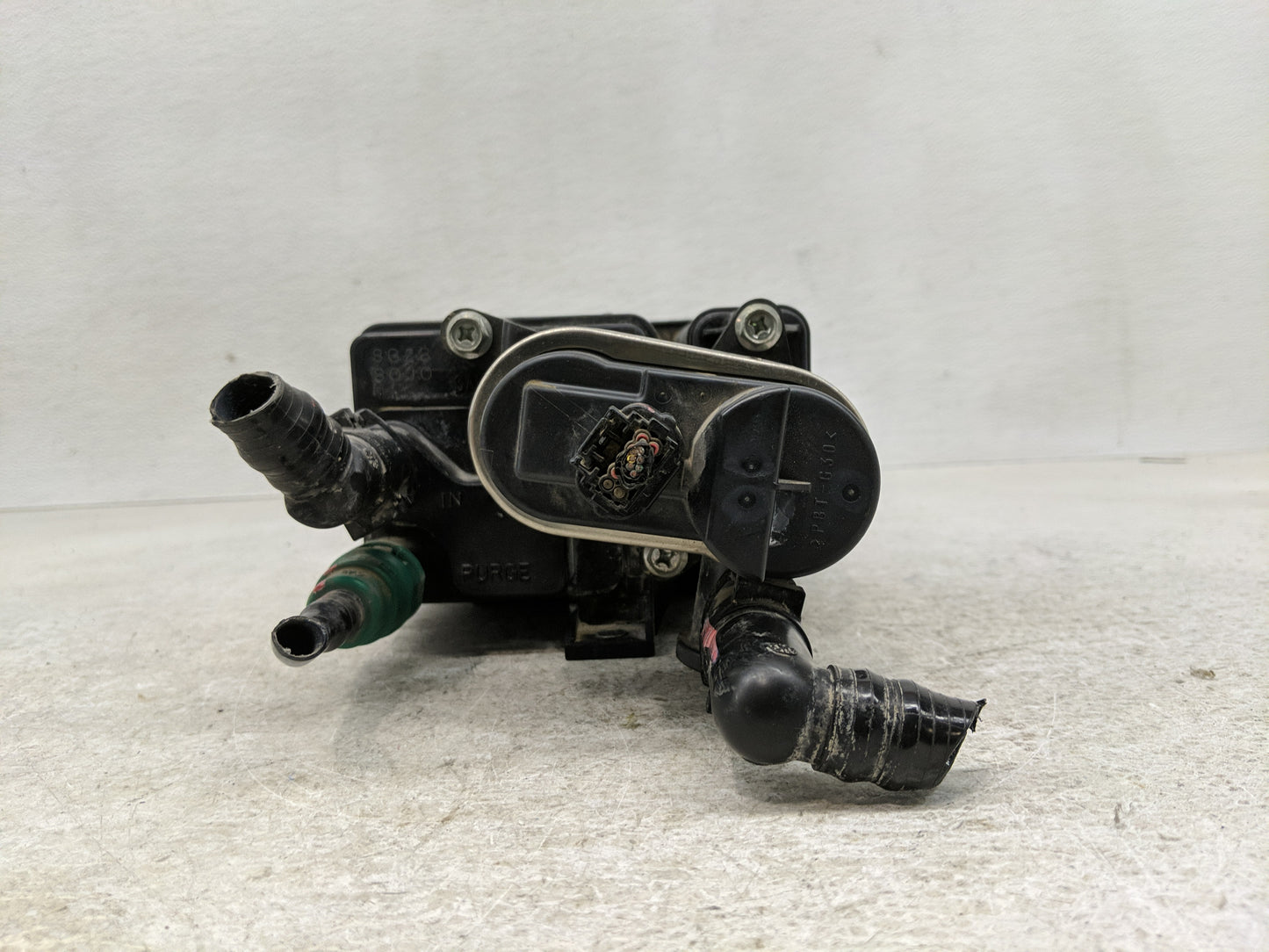 2000 Ford Expedition Fuel Vapor Charcoal Canister - Oemusedautoparts1.com