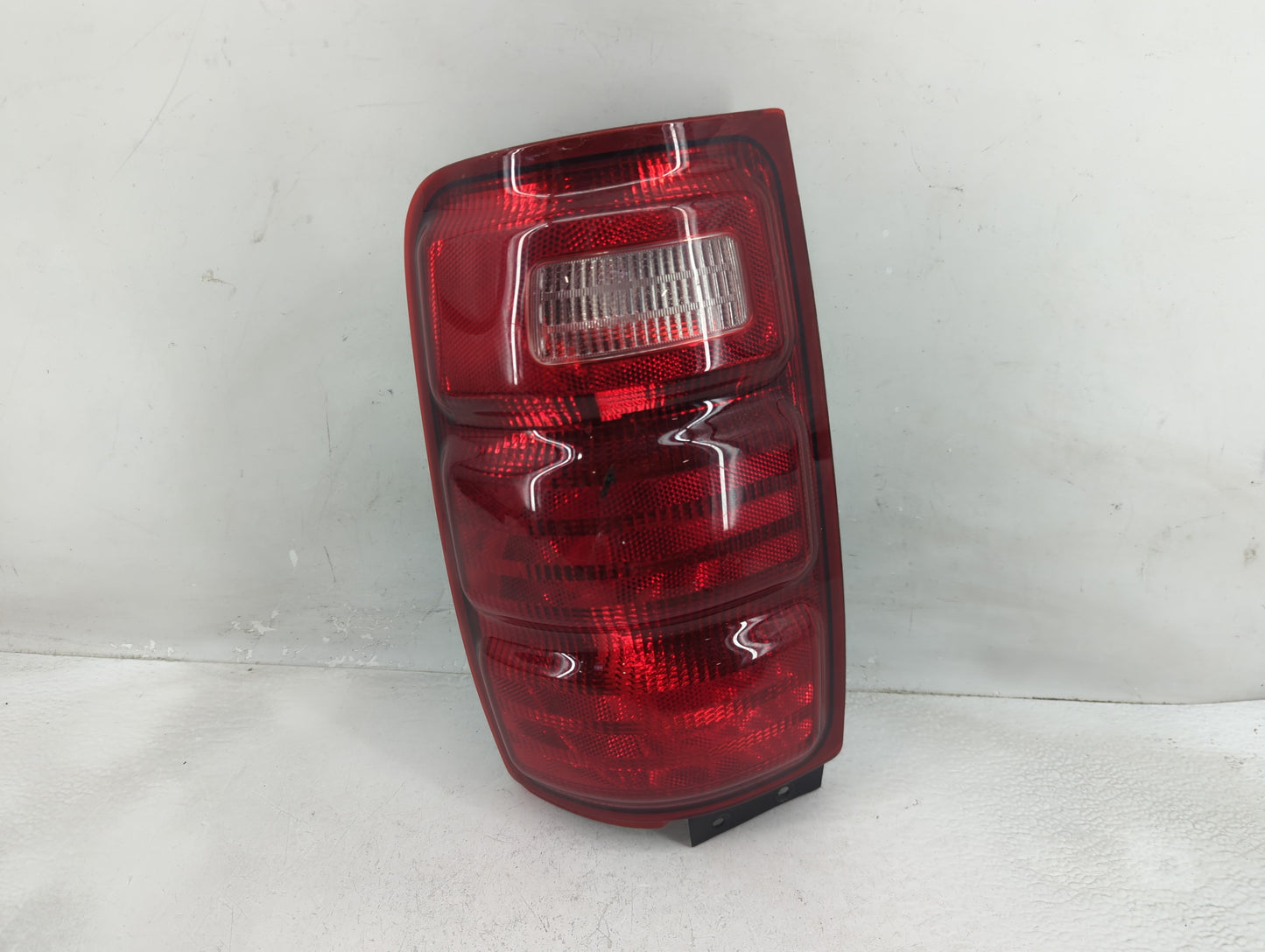 1997-2002 Ford Expedition Tail Light Assembly Driver Left OEM P/N:A1P2RST-97EN Fits Fits 1997 1998 1999 2000 2001 2002 OEM U