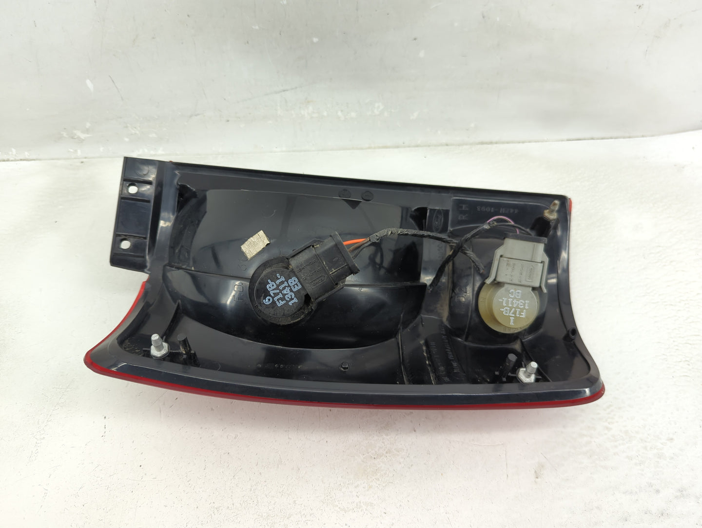 1997-2002 Ford Expedition Tail Light Assembly Driver Left OEM P/N:A1P2RST-97EN Fits Fits 1997 1998 1999 2000 2001 2002 OEM U