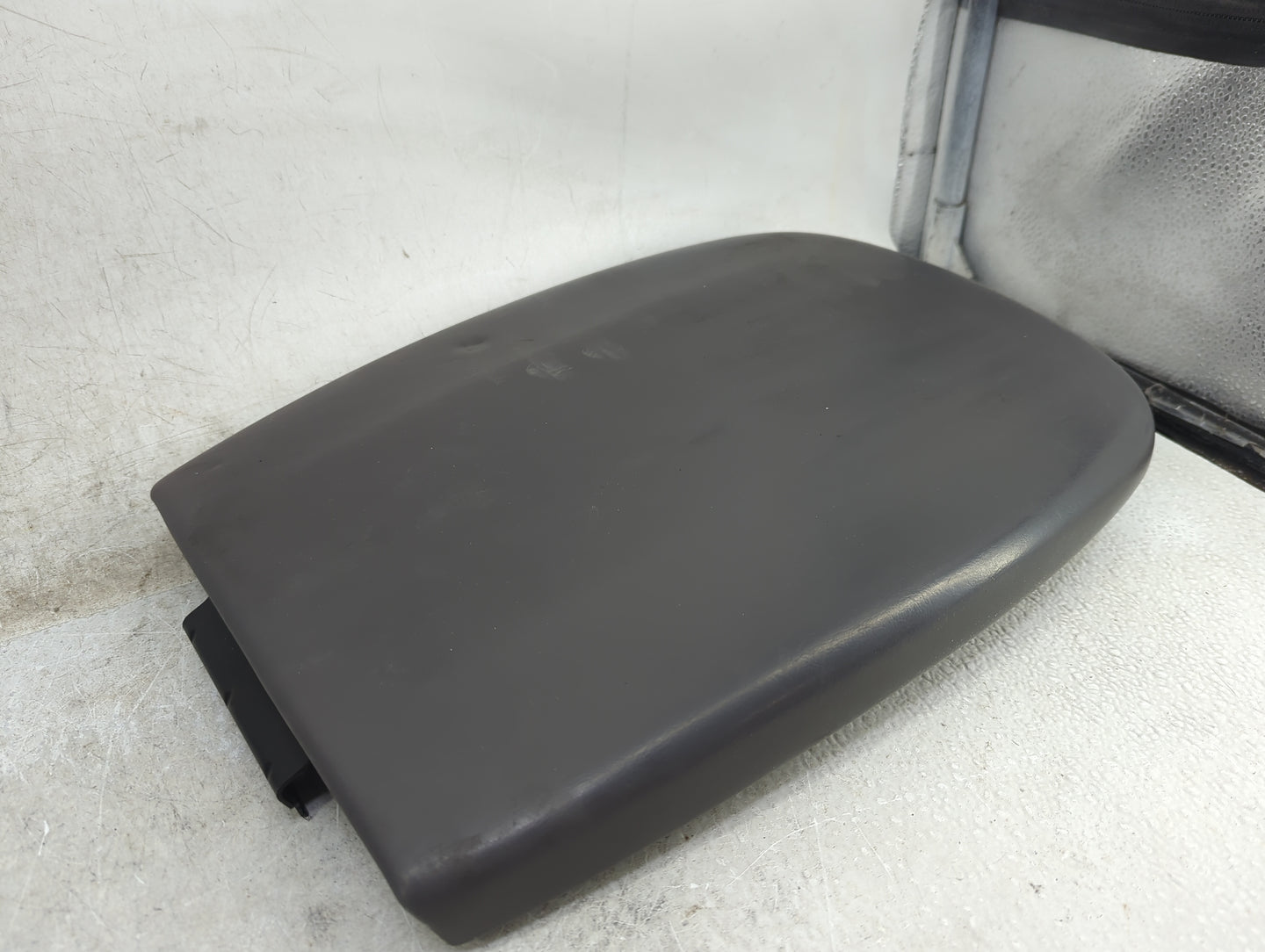 2000 Ford Expedition Center Console Armrest Cover Lid Fits OEM Used Auto Parts - Oemusedautoparts1.com