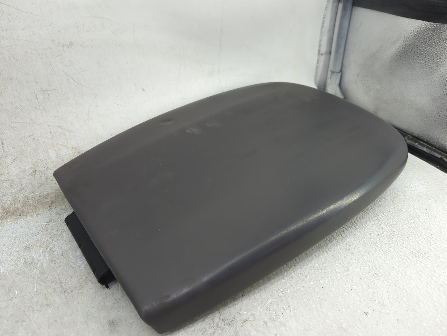 2000 Ford Expedition Center Console Armrest Cover Lid Fits OEM Used Auto Parts - Oemusedautoparts1.com