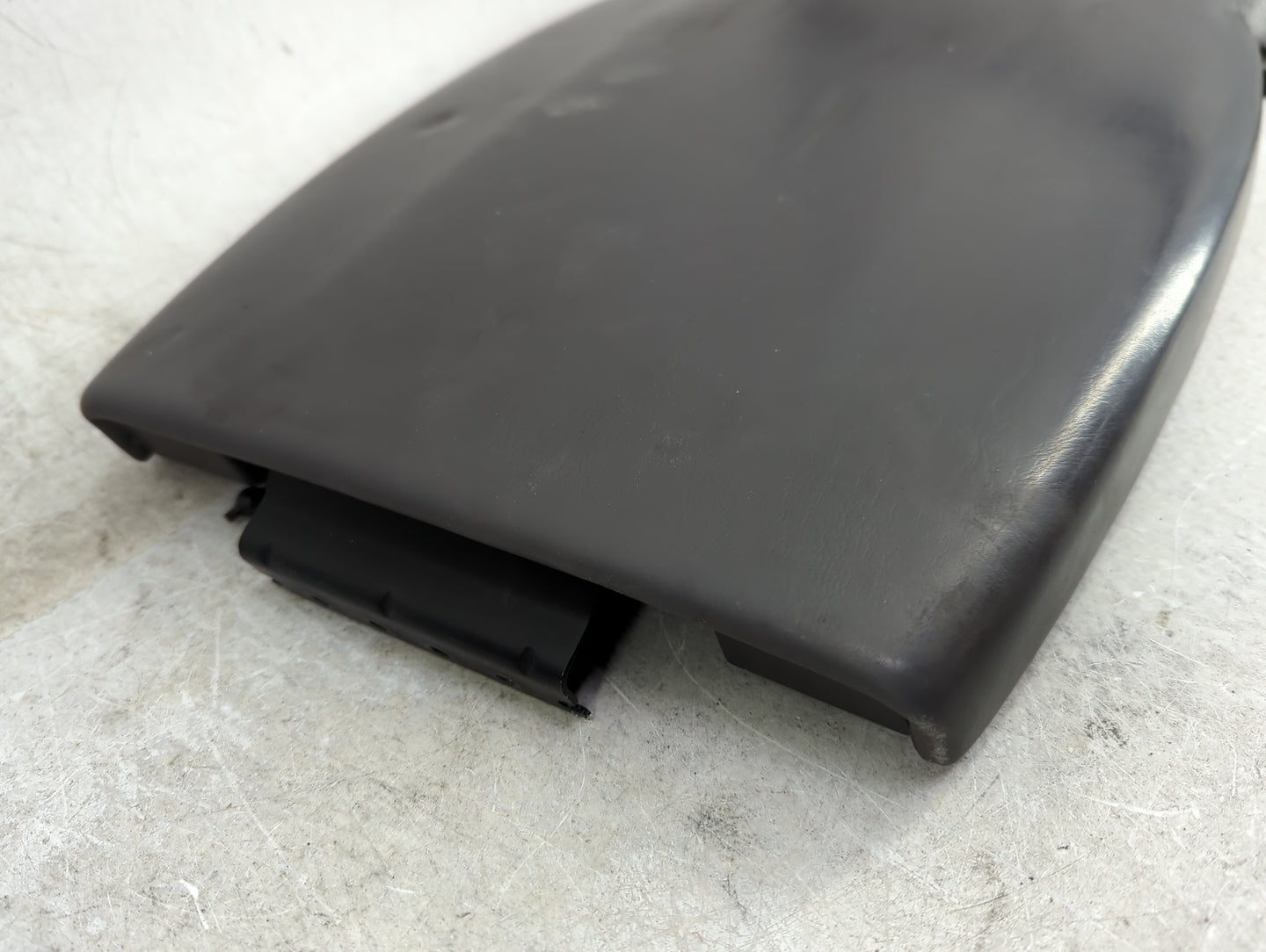 2000 Ford Expedition Center Console Armrest Cover Lid Fits OEM Used Auto Parts - Oemusedautoparts1.com