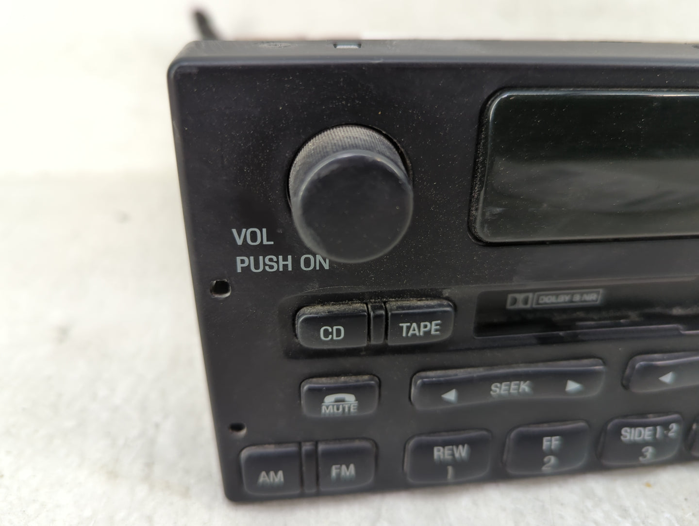 2000 Ford Expedition Radio AM FM Cd Player Receiver Replacement P/N:YL1F-18C870-GA 28116-2000-01, F80F-19A028- Fits OEM Used