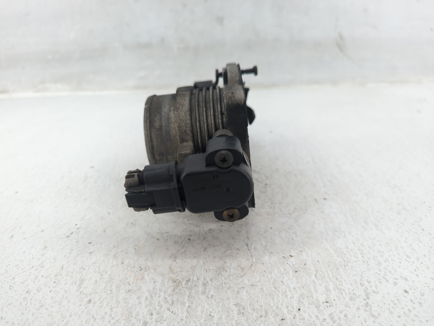 1999-2000 Ford F-150 Throttle Body P/N:F4SF 9B989 AA Fits Fits 1999 2000 OEM Used Auto Parts - Oemusedautoparts1.com