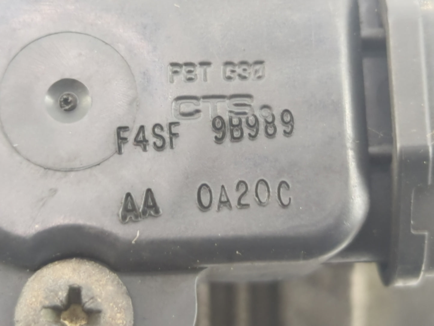 1999-2000 Ford F-150 Throttle Body P/N:F4SF 9B989 AA Fits Fits 1999 2000 OEM Used Auto Parts - Oemusedautoparts1.com