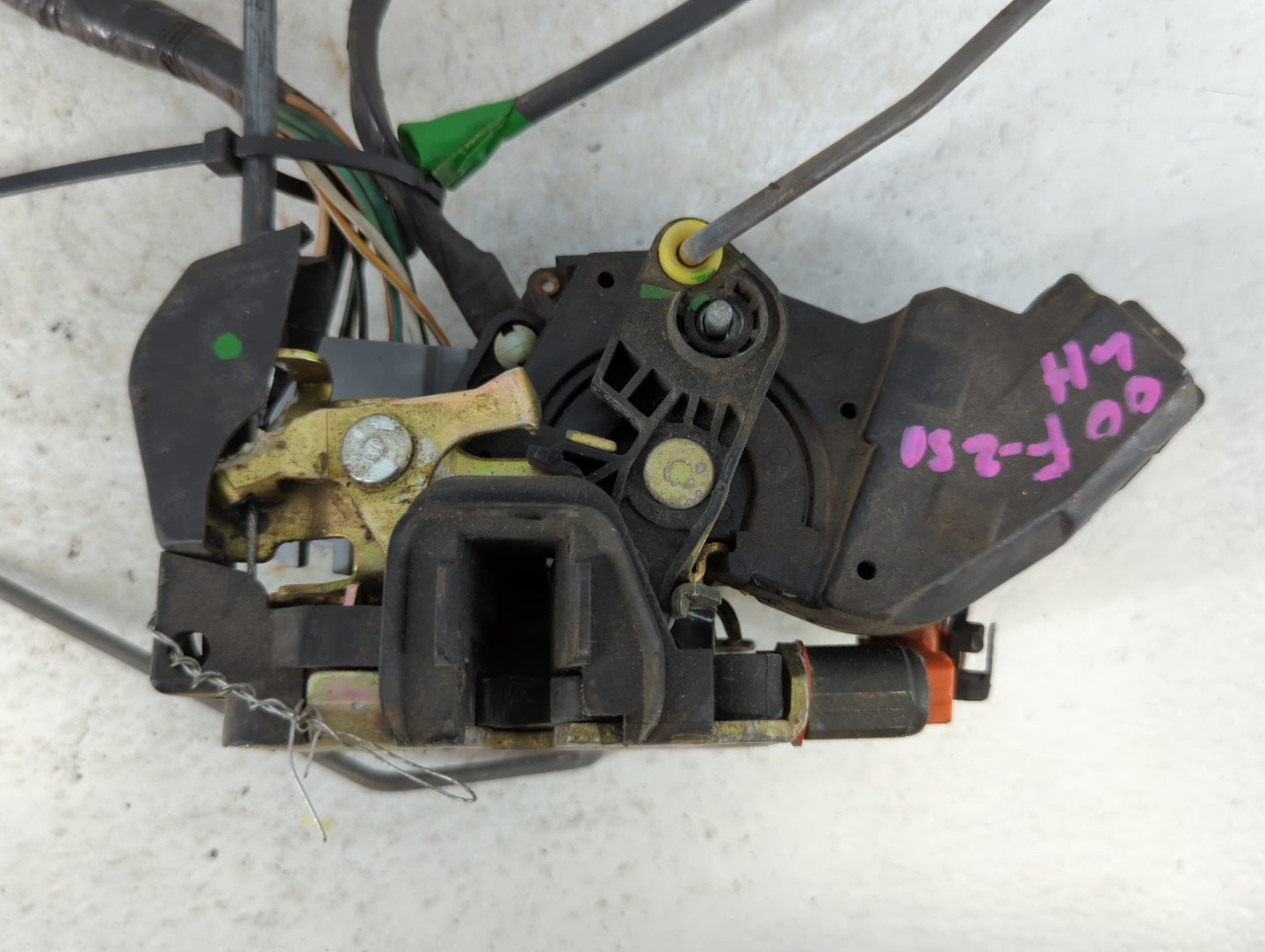 2000 Ford F-250 Super Duty Door Catch Latch Lock - Oemusedautoparts1.com
