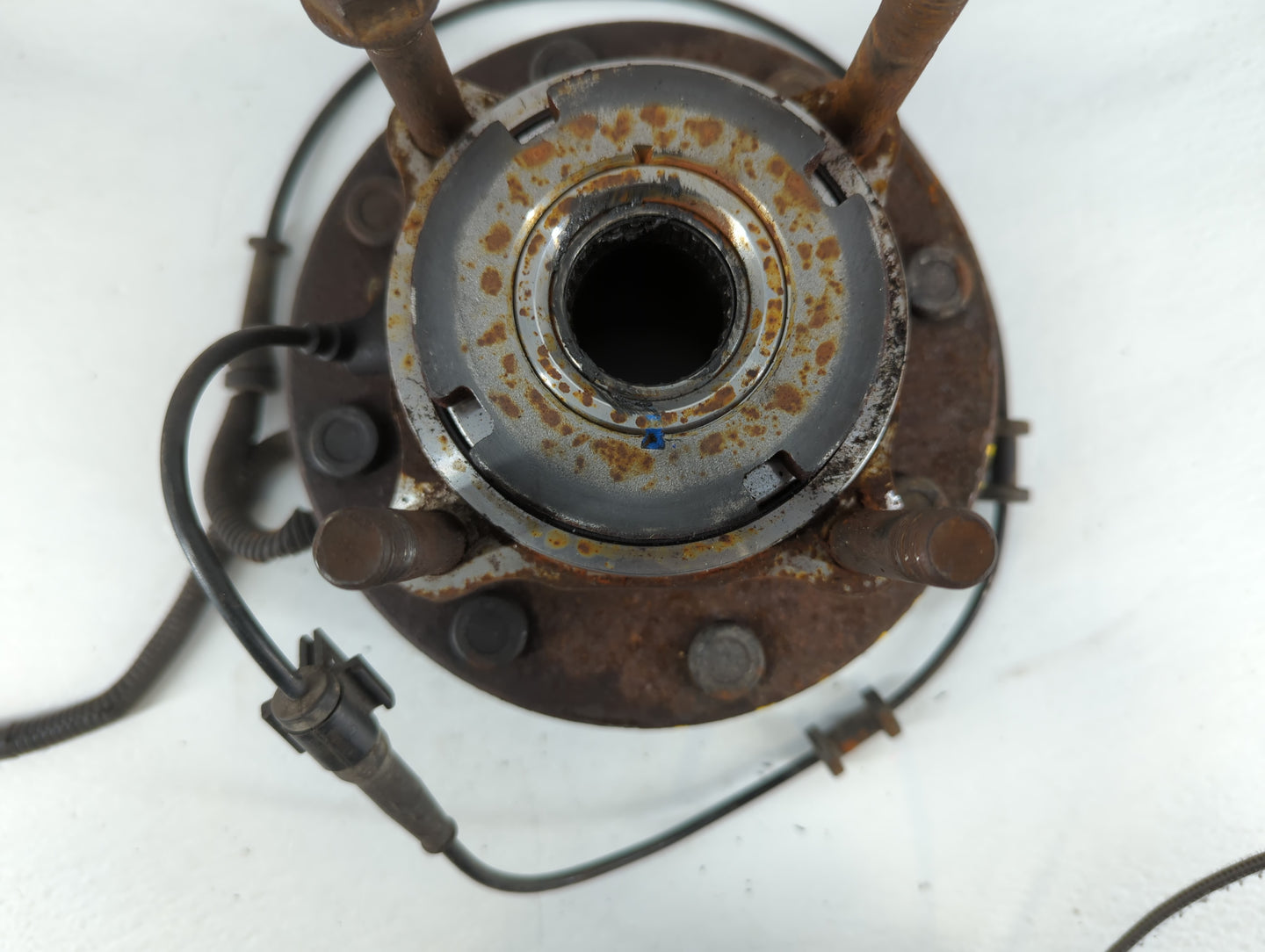 1999-2002 Ford F-350 Super Duty Driver Front Wheel Hub Oem - Oemusedautoparts1.com