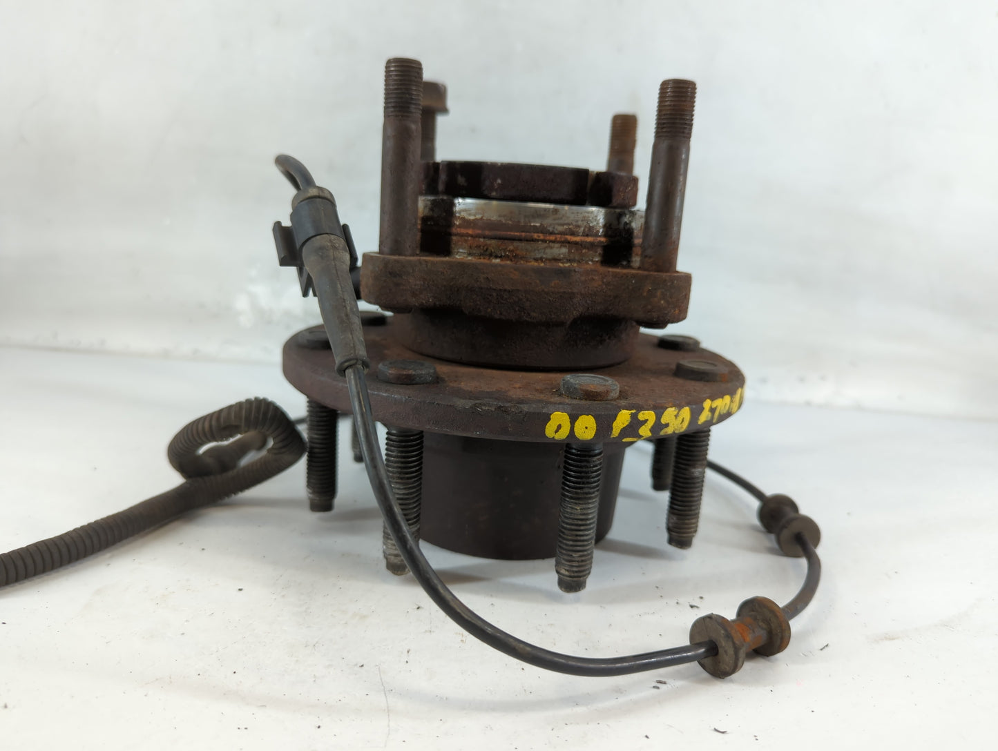 1999-2002 Ford F-350 Super Duty Driver Front Wheel Hub Oem - Oemusedautoparts1.com