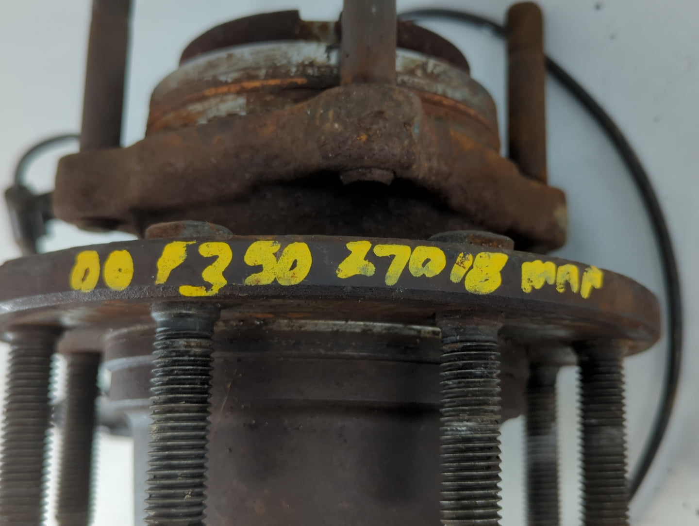 1999-2002 Ford F-350 Super Duty Driver Front Wheel Hub Oem - Oemusedautoparts1.com