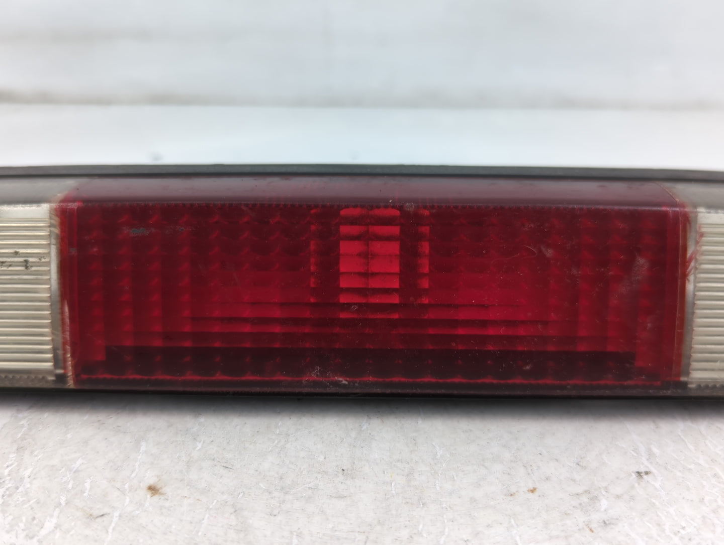 2000 Ford F-350 Super Duty High Mounted Stop Third Brake Light Lamp - Oemusedautoparts1.com