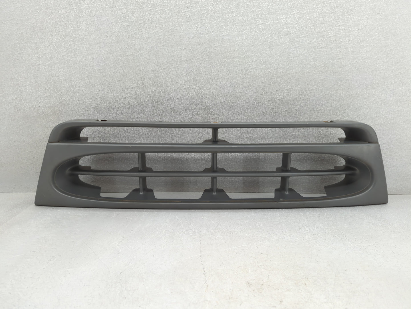 2000 Ford Five Hundred Front Grille Bumper Not Included - Oemusedautoparts1.com