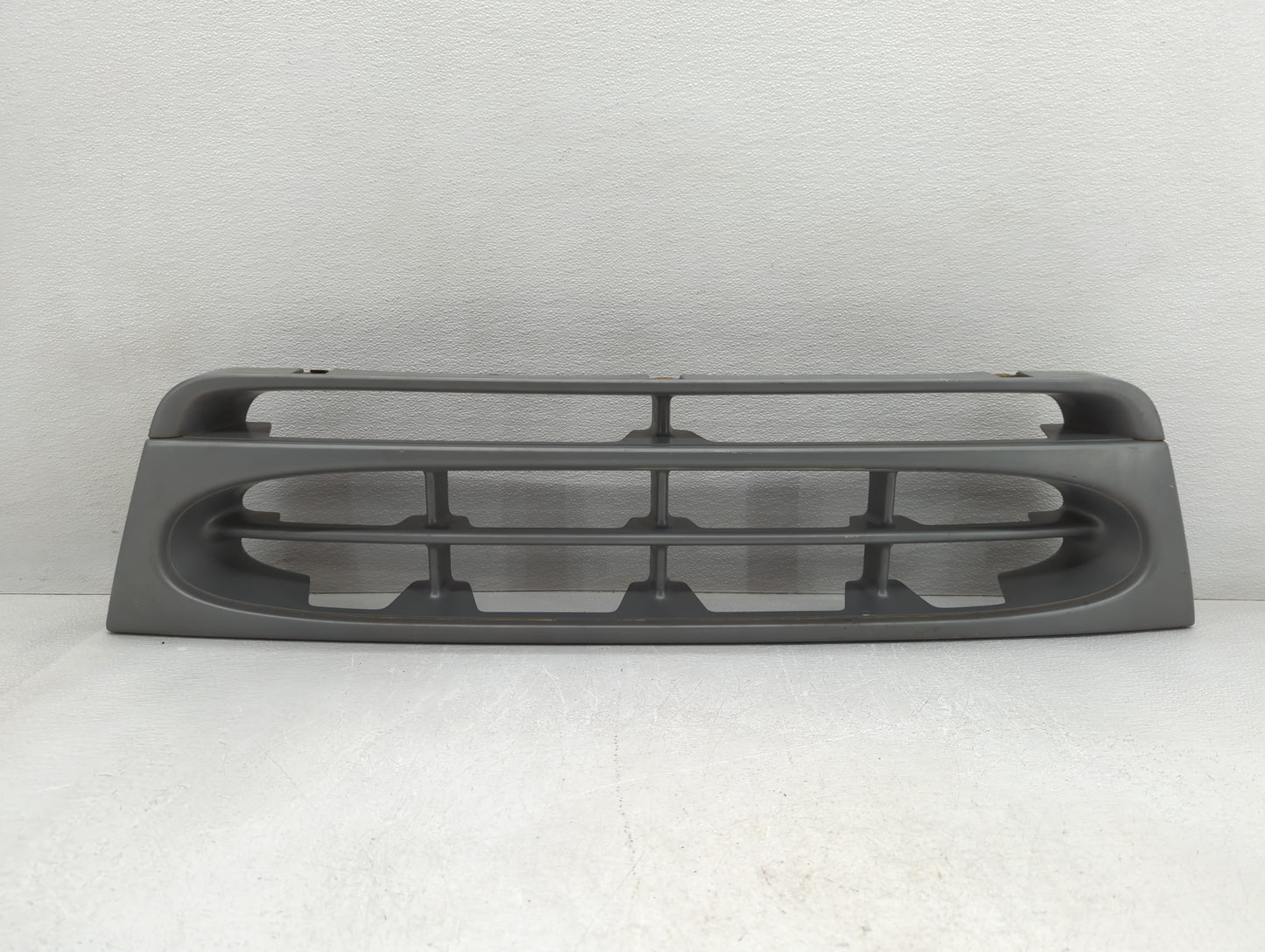 2000 Ford Five Hundred Front Grille Bumper Not Included - Oemusedautoparts1.com