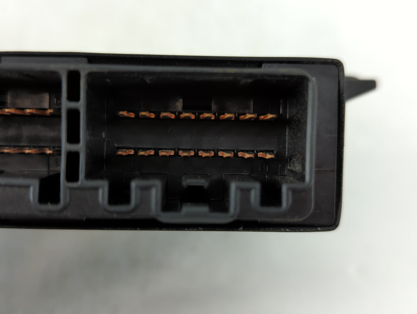 2000-2000 Ford Focus Body Control Module Bcm Inner Cabin Fuse Box - Oemusedautoparts1.com