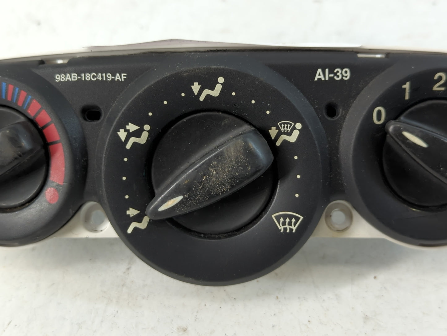 2000-2007 Ford Focus Climate Control Module Temperature AC/Heater Replacement P/N:98AB-18C419-AF Fits OEM Used Auto Parts - 
