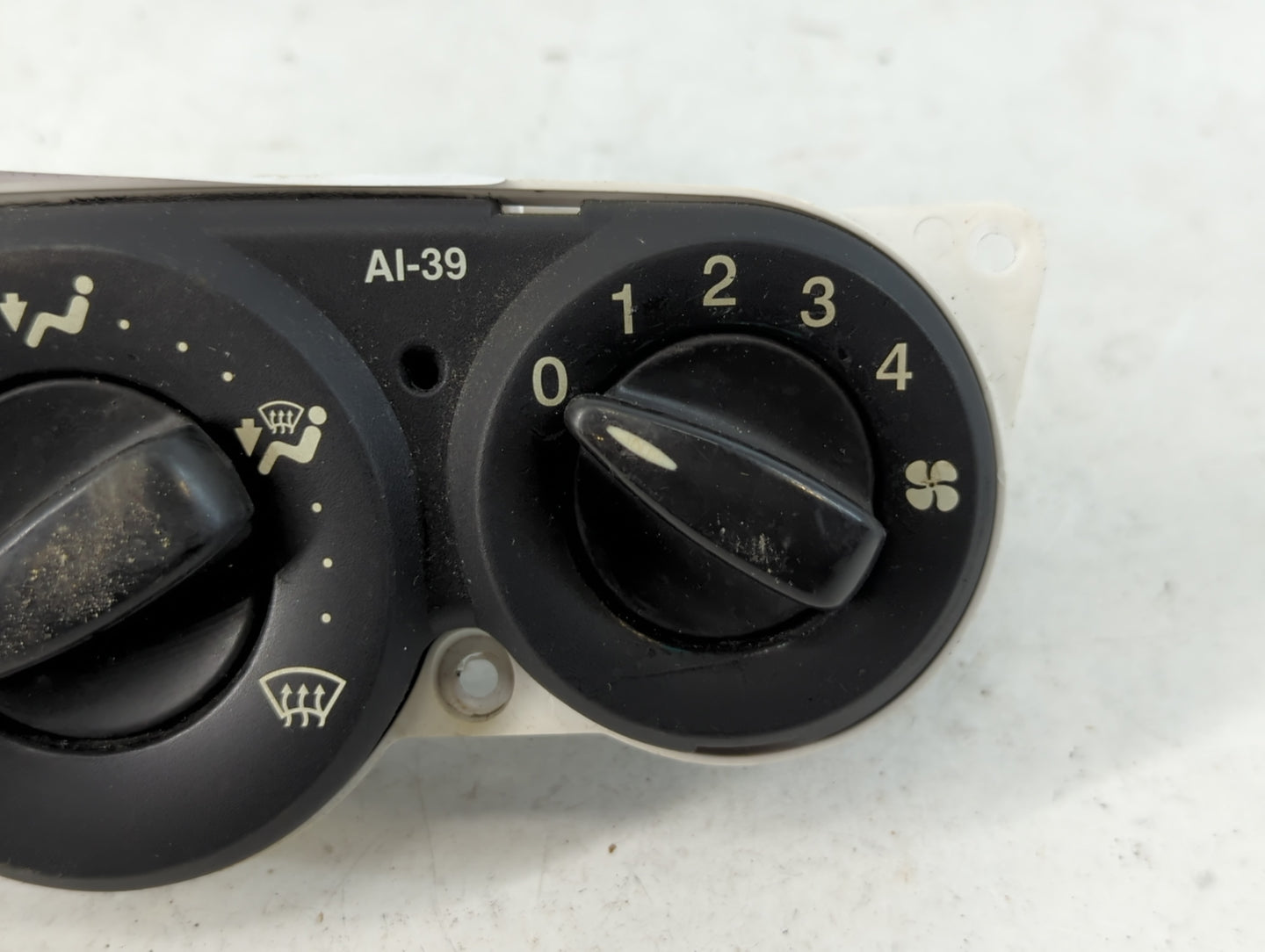 2000-2007 Ford Focus Climate Control Module Temperature AC/Heater Replacement P/N:98AB-18C419-AF Fits OEM Used Auto Parts - 