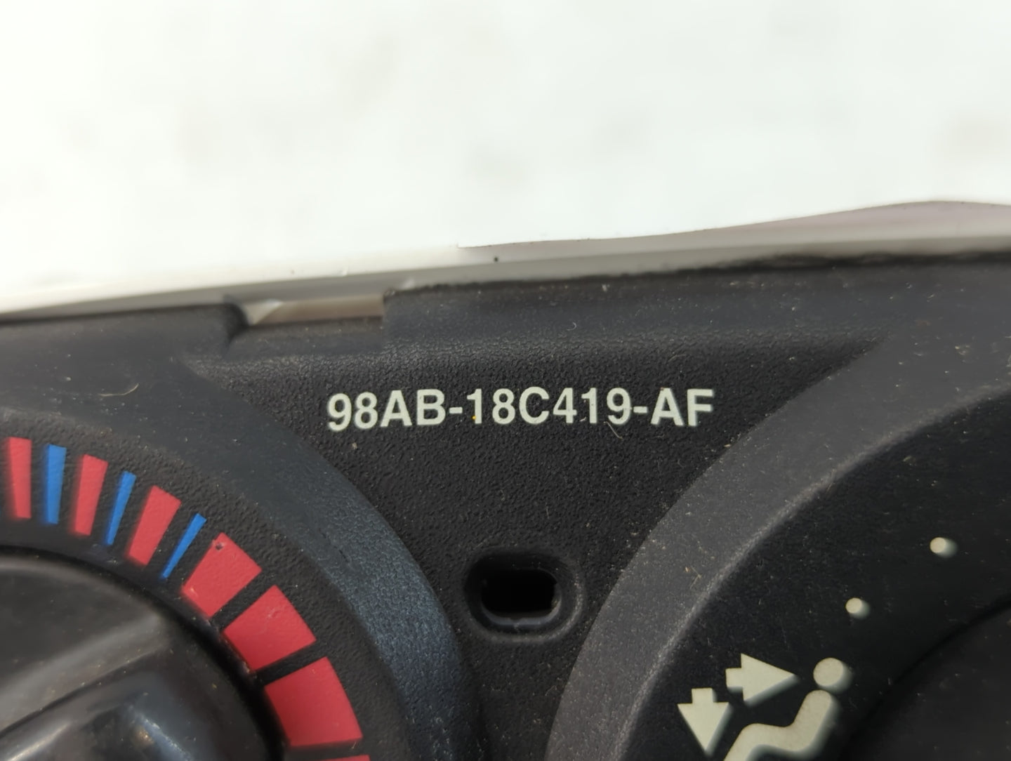 2000-2007 Ford Focus Climate Control Module Temperature AC/Heater Replacement P/N:98AB-18C419-AF Fits OEM Used Auto Parts - 