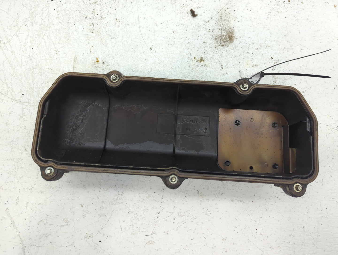 2000 Ford Mustang valve cover Black - Oemusedautoparts1.com