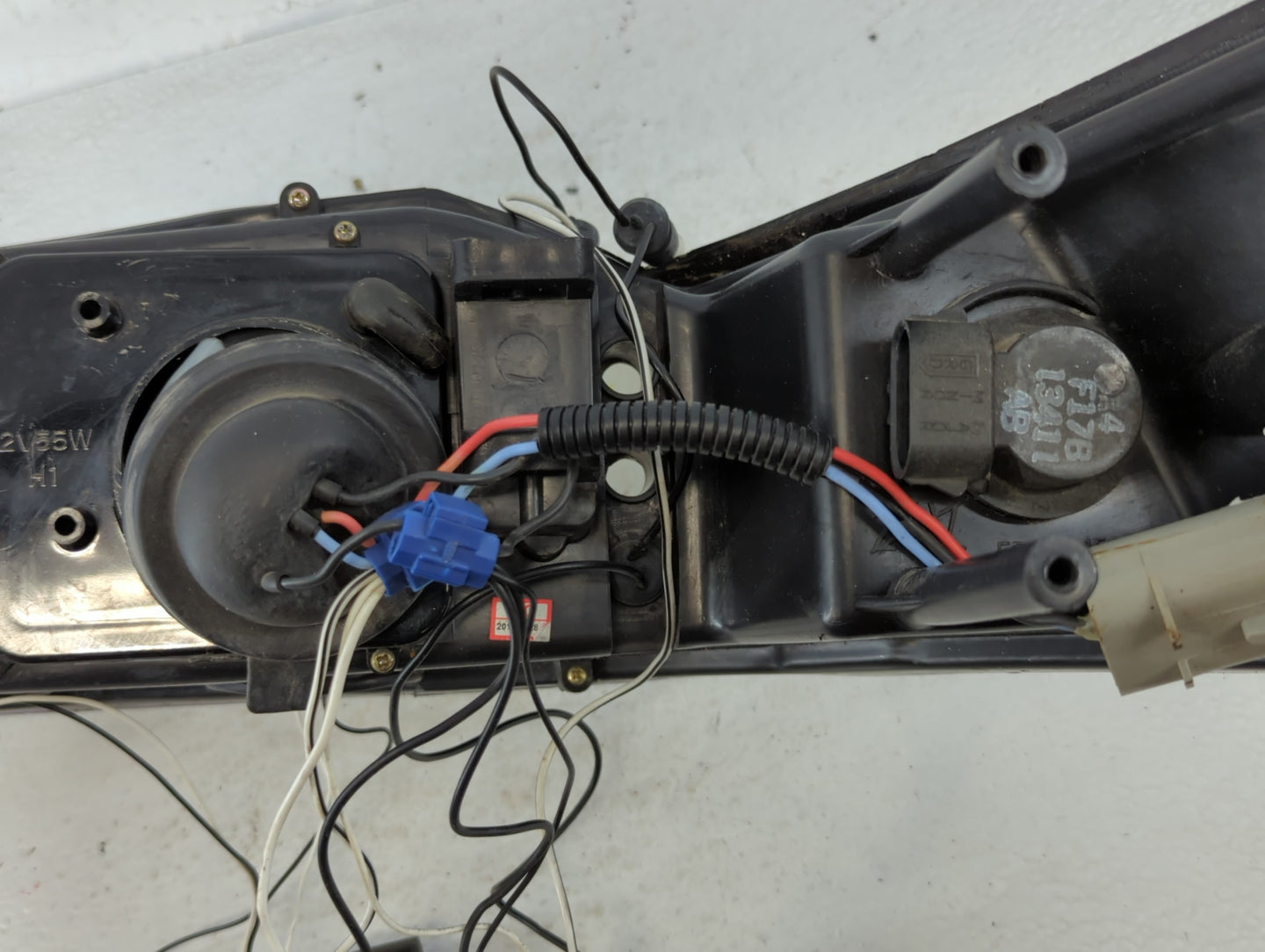 1999-2000 Ford Mustang Passenger Right Oem Head Light Headlight Lamp - Oemusedautoparts1.com