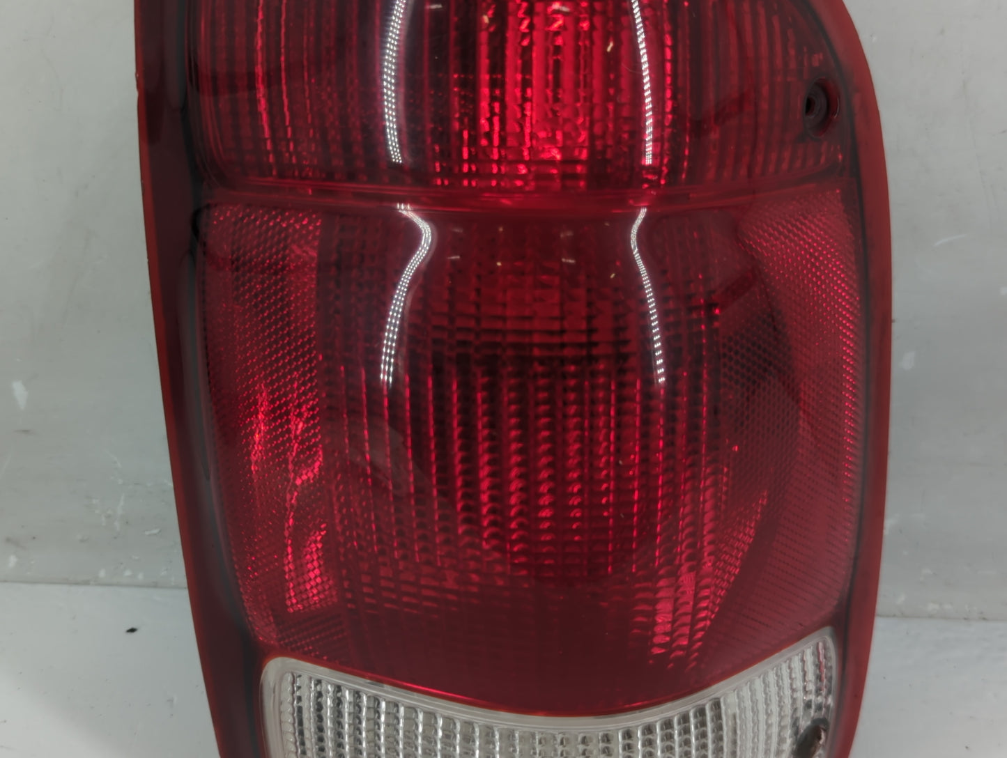 2000 Ford Ranger Tail Light Assembly Passenger Right OEM P/N:F87X-13440-B Fits OEM Used Auto Parts - Oemusedautoparts1.com
