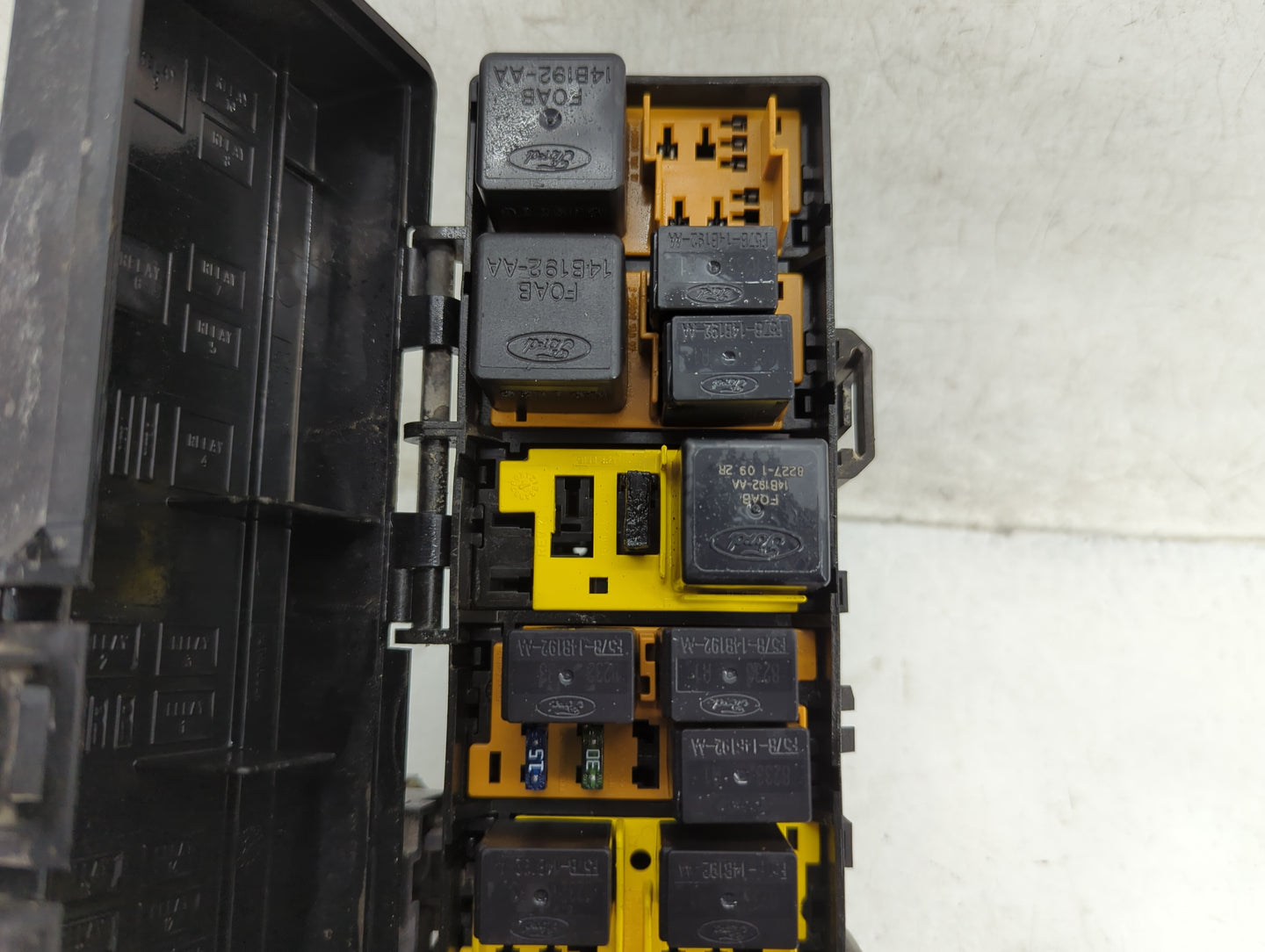 2000-2003 Ford Ranger Fusebox Fuse Box Panel Relay Module P/N:YL2Z-12A581-BC Fits Fits 2000 2001 2002 2003 OEM Used Auto Par