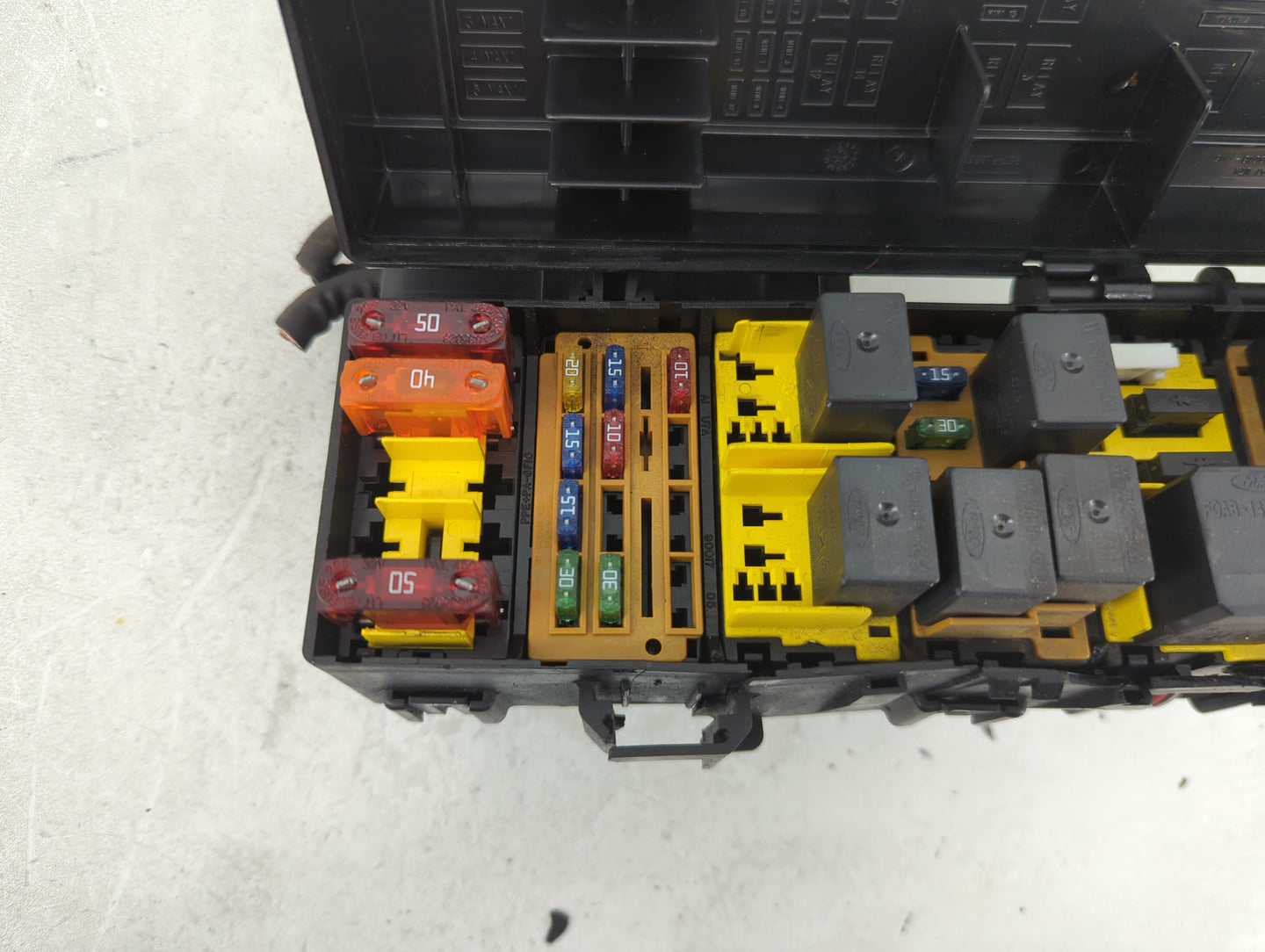 2000-2003 Ford Ranger Fusebox Fuse Box Panel Relay Module P/N:A1UTA90018-05 Fits Fits 2000 2001 2002 2003 OEM Used Auto Part