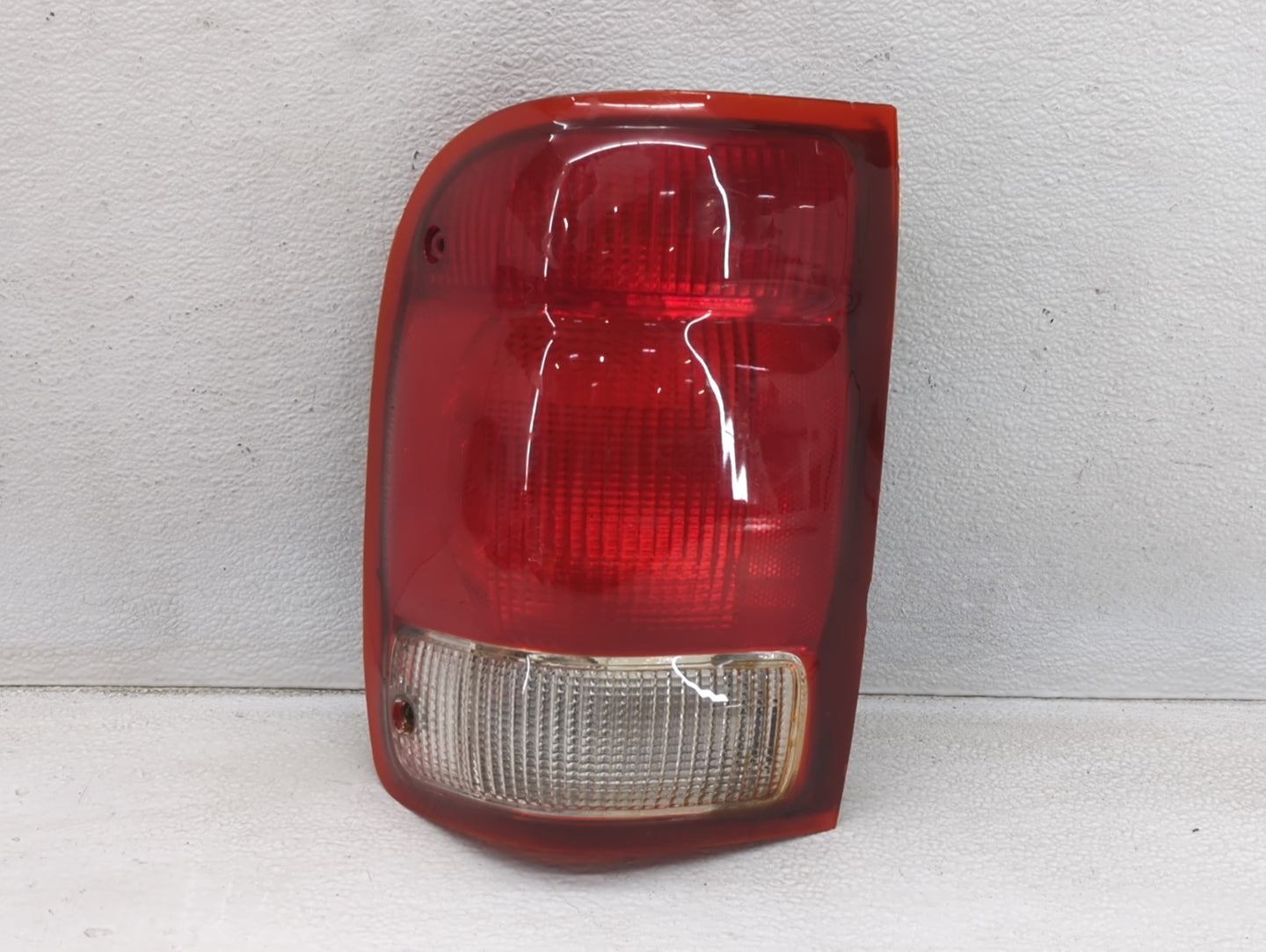 2000 Ford Ranger Tail Light Assembly Driver Left OEM P/N:FR278/293 TYC11-5072-01, FP278-U100L, 144148 Fits OEM Used Auto Par