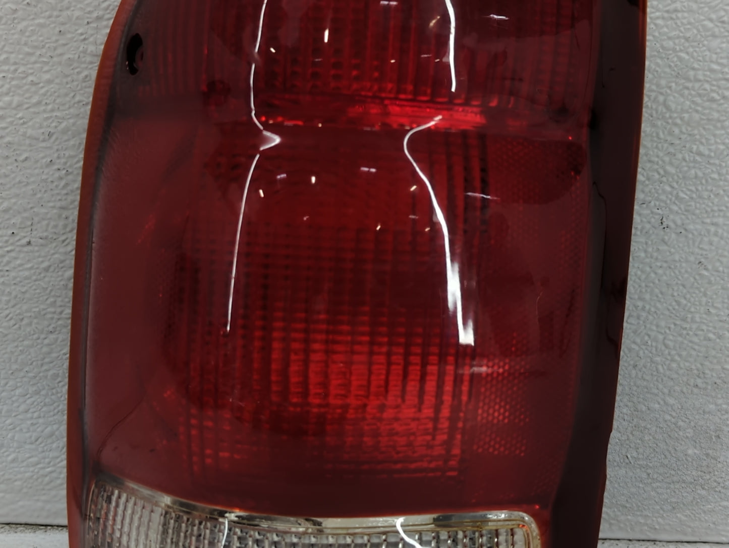 2000 Ford Ranger Tail Light Assembly Driver Left OEM P/N:FR278/293 TYC11-5072-01, FP278-U100L, 144148 Fits OEM Used Auto Par
