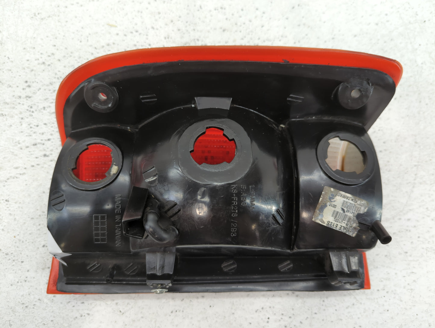 2000 Ford Ranger Tail Light Assembly Driver Left OEM P/N:FR278/293 TYC11-5072-01, FP278-U100L, 144148 Fits OEM Used Auto Par