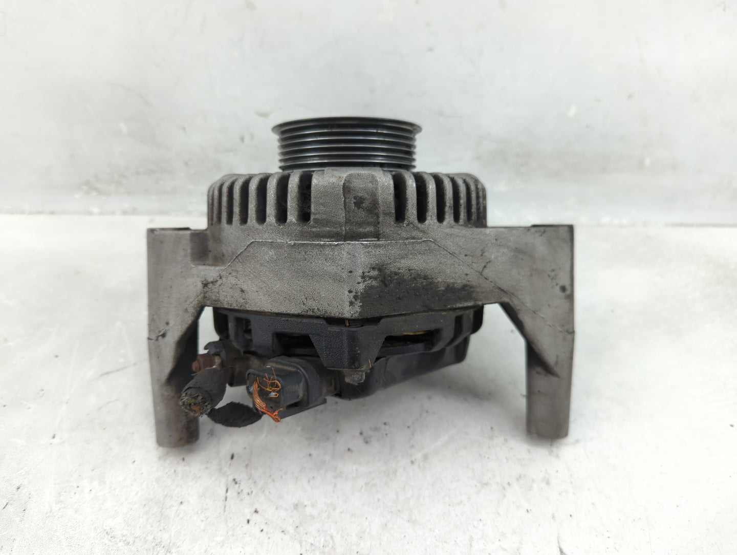 2000-2001 Ford Taurus Alternator Replacement Generator Charging Assembly Engine OEM Fits Fits 2000 2001 OEM Used Auto Parts 