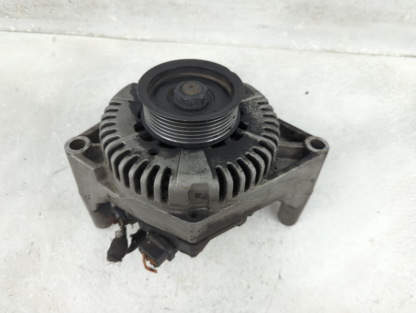 2000-2001 Ford Taurus Alternator Replacement Generator Charging Assembly Engine OEM Fits Fits 2000 2001 OEM Used Auto Parts 