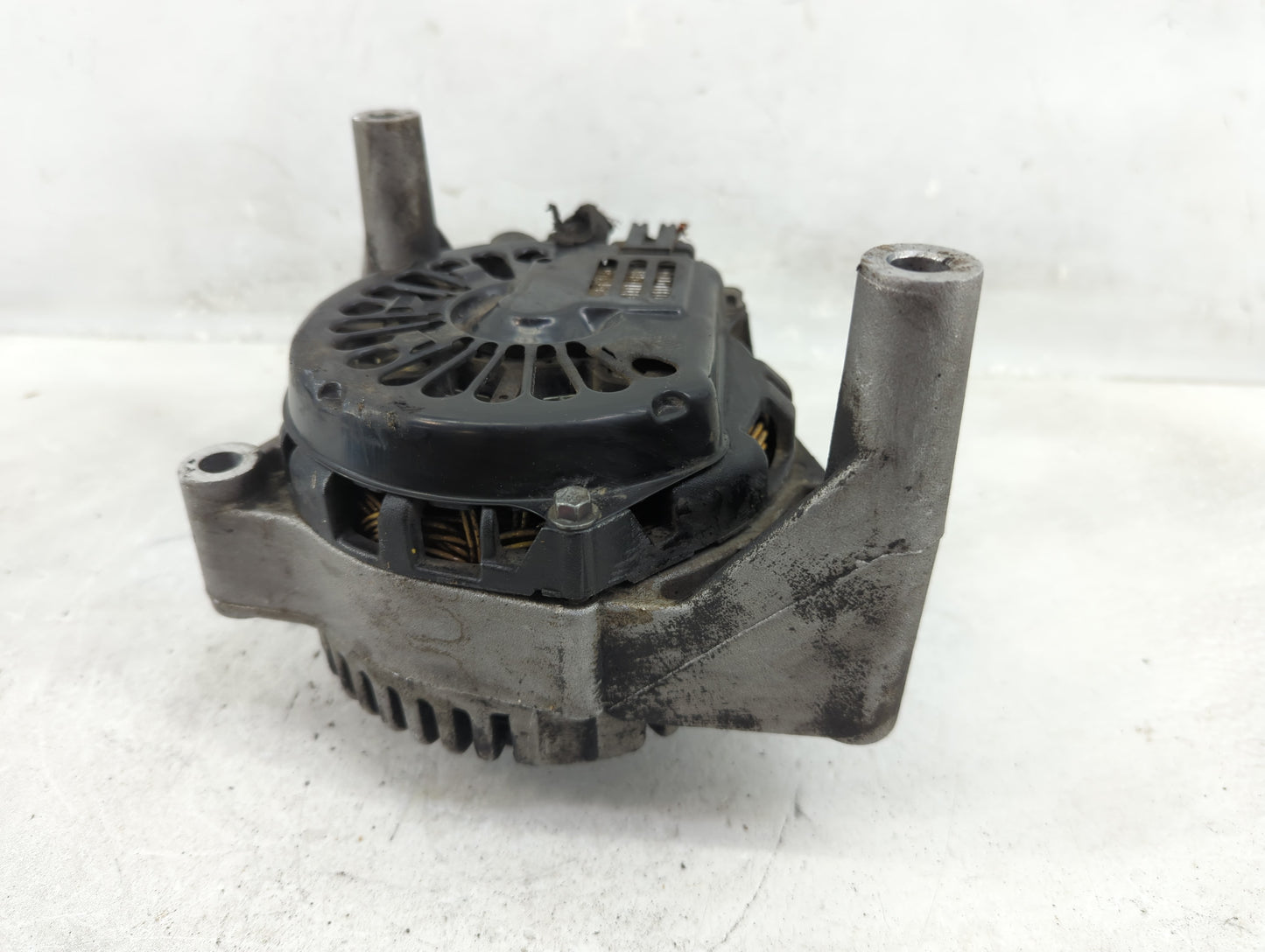 2000-2001 Ford Taurus Alternator Replacement Generator Charging Assembly Engine OEM Fits Fits 2000 2001 OEM Used Auto Parts 