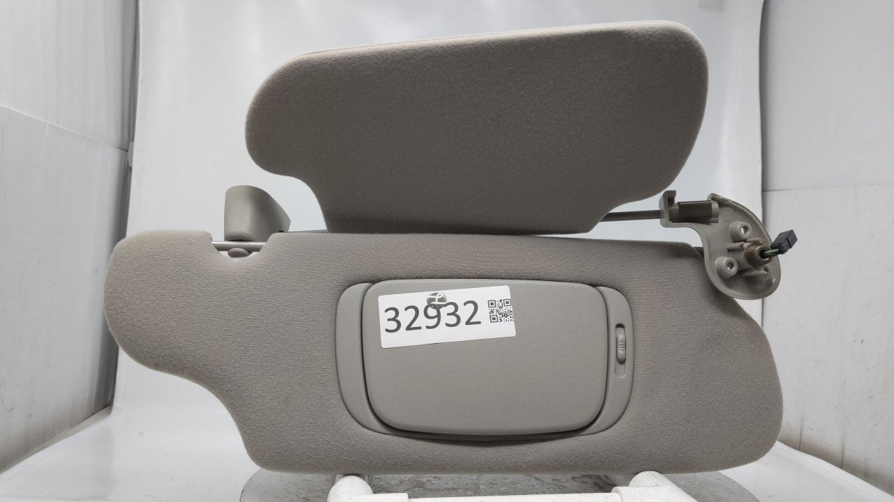 2000 Ford Taurus Sun Visor Shade Replacement Passenger Right Mirror Fits OEM Used Auto Parts - Oemusedautoparts1.com