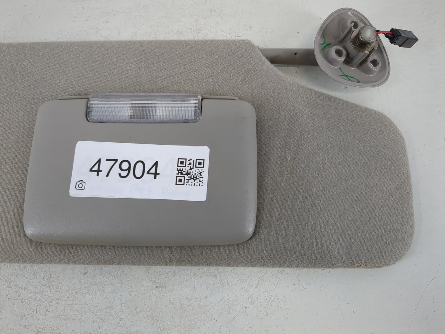 2000 Ford Taurus Sun Visor Shade Replacement Passenger Right Mirror Fits OEM Used Auto Parts - Oemusedautoparts1.com